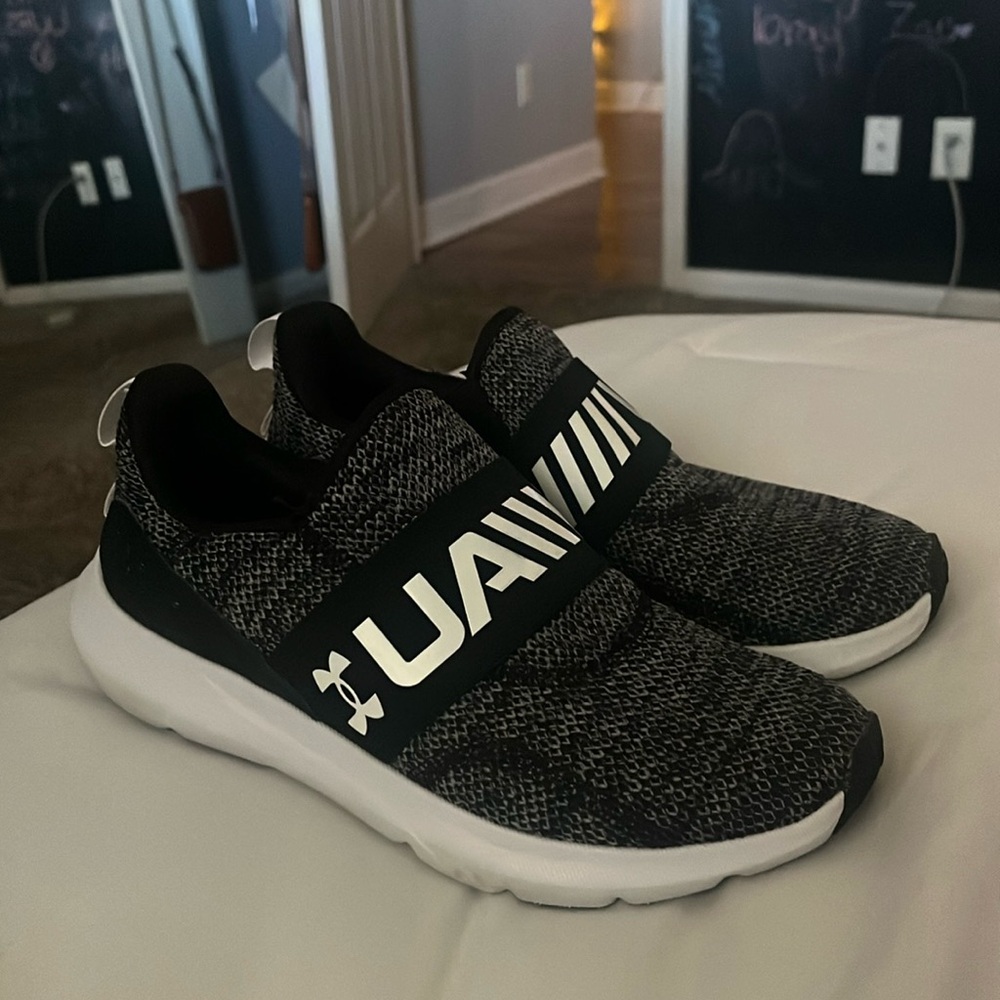 under armor tennis shoes